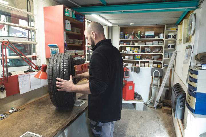 Laissez-nous réparer efficacement les pneus de votre véhicule !